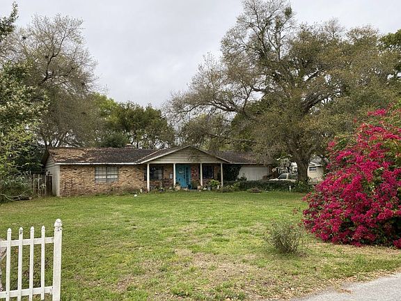 3rd image of 2428 Briarwood Ln