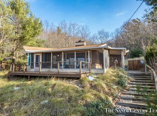 18422 N Shore Estates Rd, Spring Lake, MI 49456