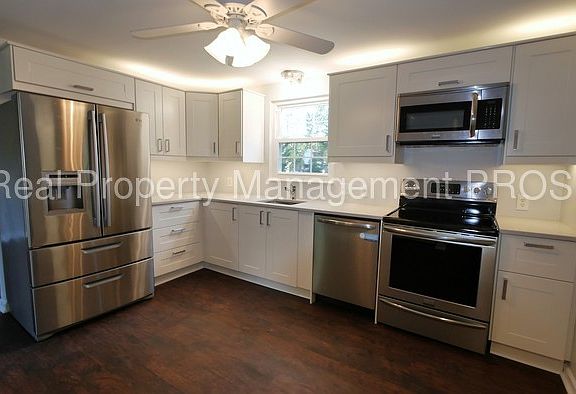 5th image of 7 Raines Ct