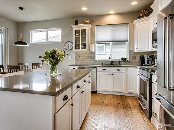 4th image of 822 Blackwood Court