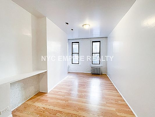 4th image of 341 E 6th St APT D