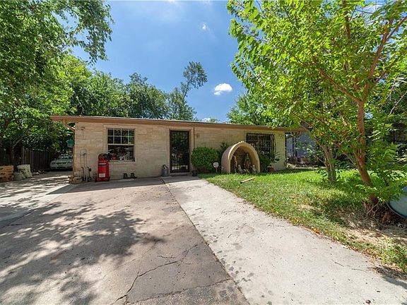 3rd image of 4903 Hilldale Dr