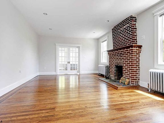 2nd image of 104 E Wyoming Ave