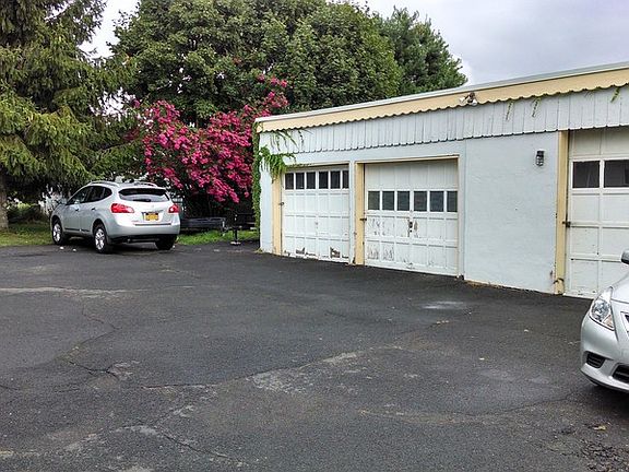4th image of 84 Samsondale Ave