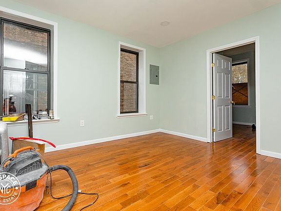 3rd image of 1653 Sterling Pl APT 1F