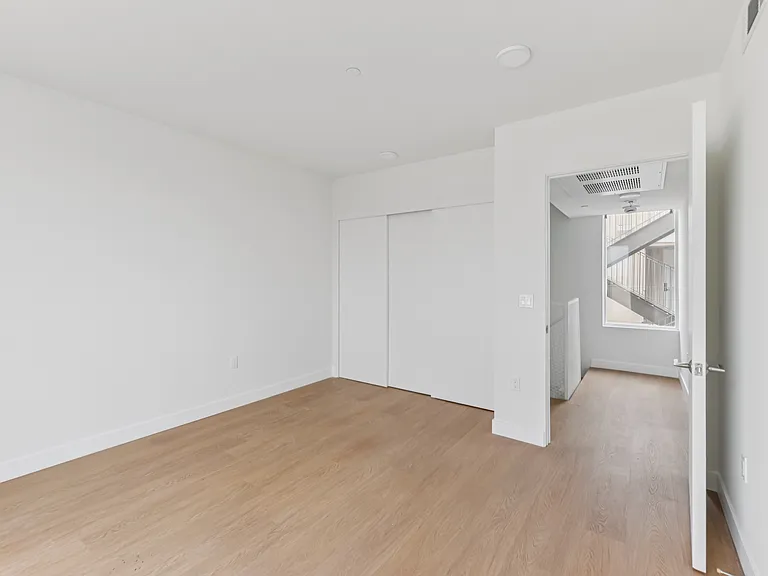 8900Ramsgate — Photo 118