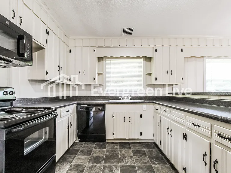 12 Fairway Dr — Photo 6