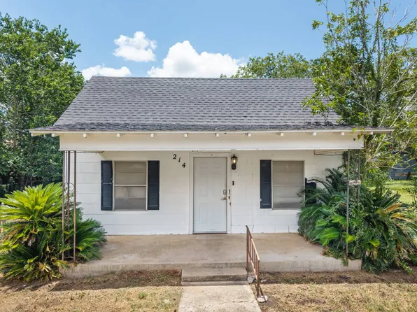 214 McCullough St, Cuero, TX 77954