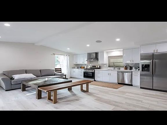 5th image of 5010 1/2 Calabash St #1