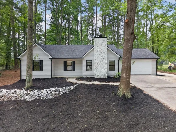 160 Running Bear Trl, Fayetteville, GA 30214