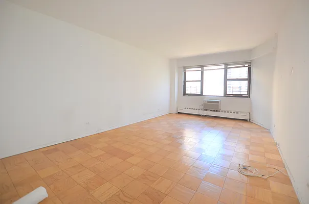 Rented by Manhattan Realty Group | media 2