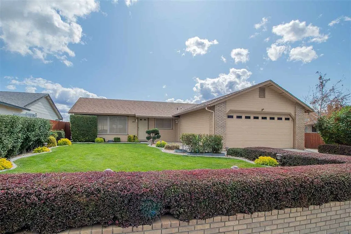 2453 Carriage Crest Dr photo 1