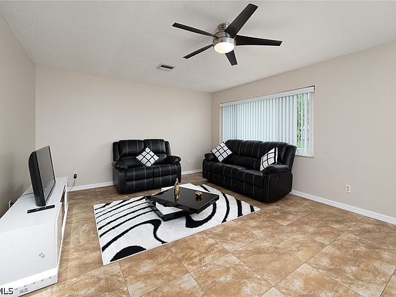 3rd image of 4212 SE 19th Pl APT A
