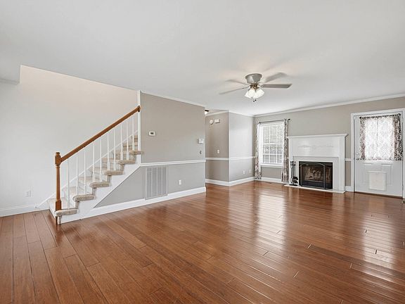 4th image of 8450 Bay Run Dr