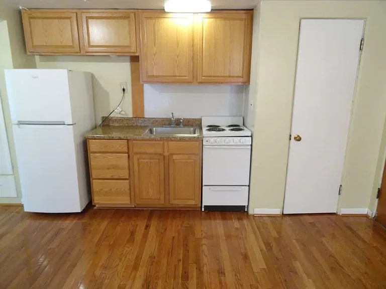 231 Louis St — Photo 1