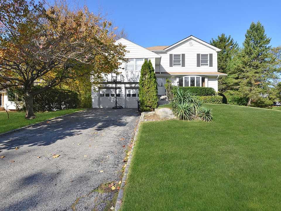 1st image of 17 Old Hills Ln