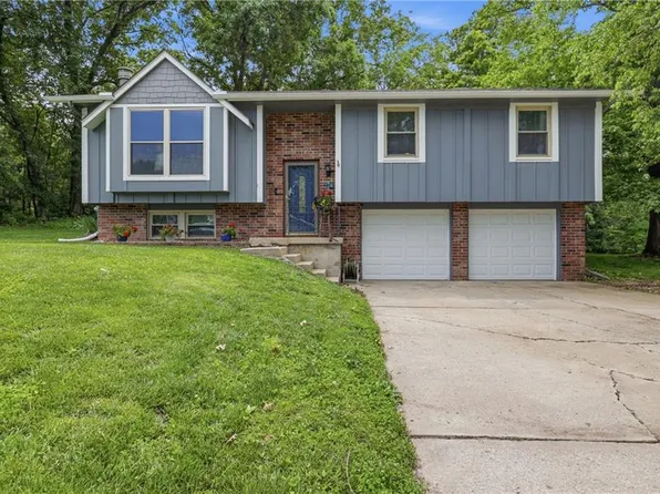126 Beach Dr, Lake Tapawingo, MO 64015
