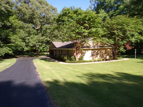 3rd image of 126 Lakeway Dr