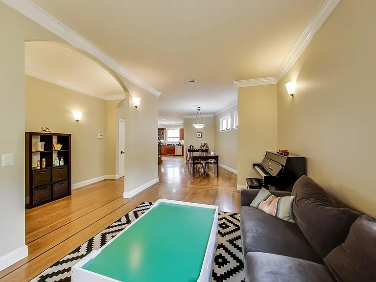 480 Arlington Ave — Photo 5
