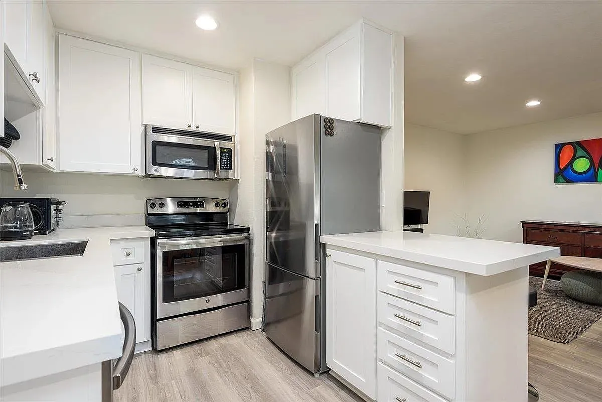 1 bed, 704 sqft, $4,000 — Photo 1
