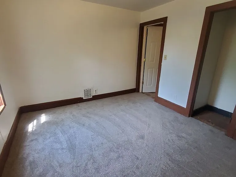 3416 W Walnut St — Photo 8
