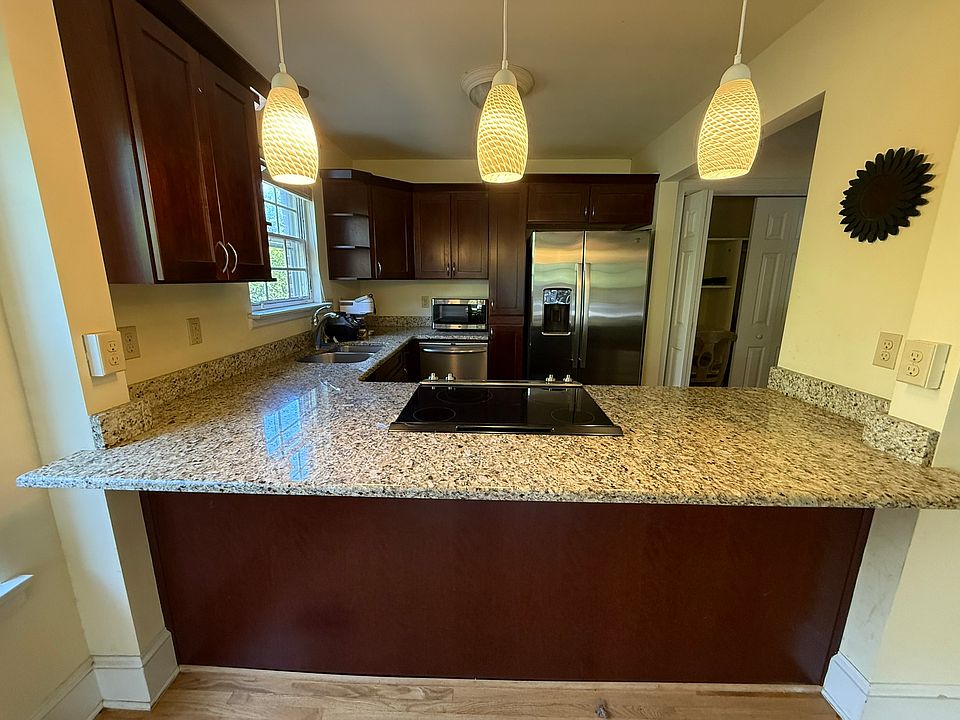 Kitchen bar seating