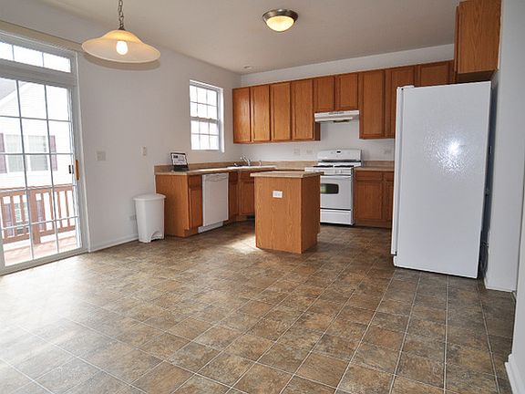 3rd image of 1514 W Turtle Creek Ln #1514