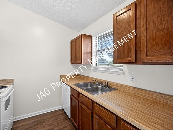 5th image of 1234 Montecello Dr Unit B