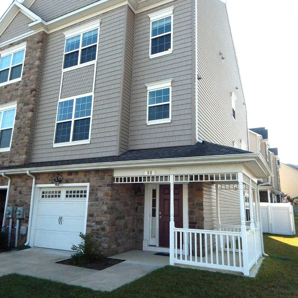 3 bed, 4.0 bath, 2732 sqft, $2,800 — Photo 4