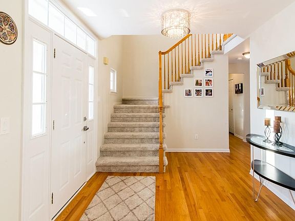 5th image of 3212 Tiger Lily Dr