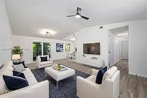 3 bed, 2.0 bath, 1152 sqft, $2,300 — Photo 2