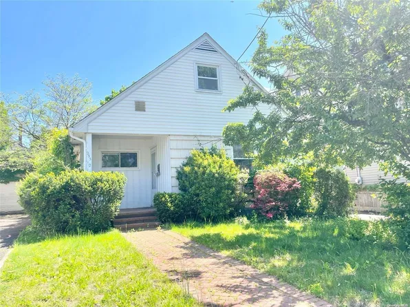 255-10 W End Drive, Great Neck, NY 11020