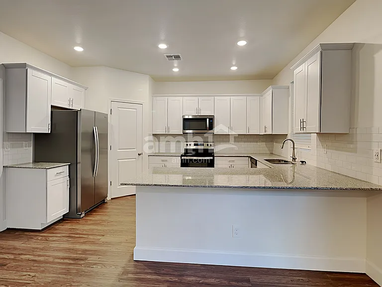 669 W Bosal Dr — Photo 4