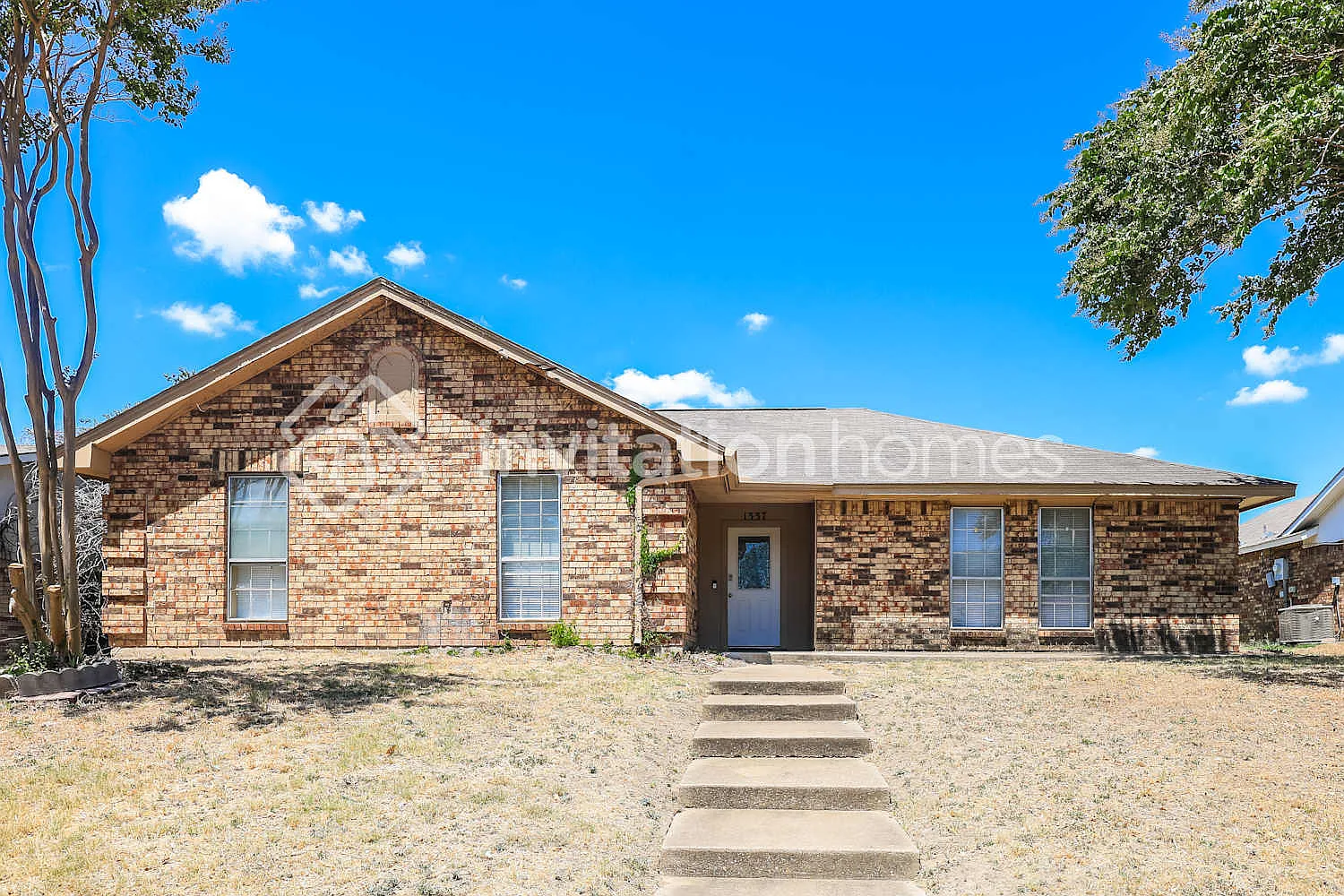 1337 Greenbriar Ln Lancaster, TX 75146 — Photo 1