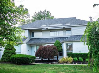 29803 White Hall Dr, Farmington Hills, MI