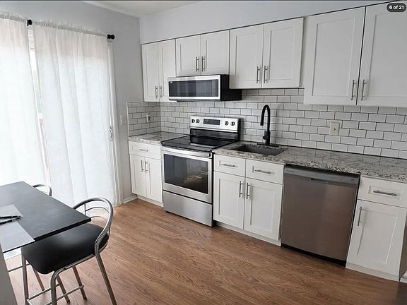 3rd image of 25 Perryoak Pl