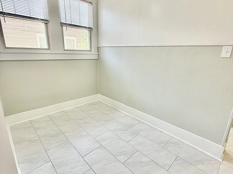 1201 E Lamar St — Photo 26