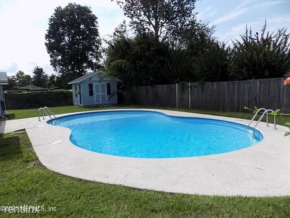 3rd image of 533R Coppitt Dr S