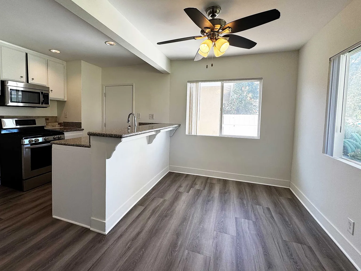 2 bed, 952 sqft, $2,600 — Photo 3