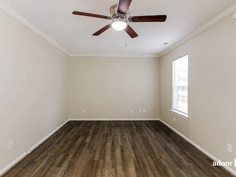 1136 Oak Creek Trl — Photo 14