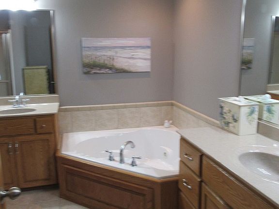 2nd image of 1013 NW Waterfront Dr