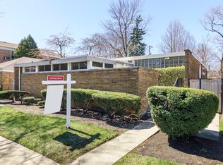 6552 N Sacramento Ave, Chicago, IL 60645