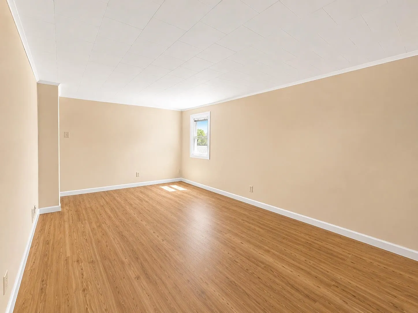 2 bed, 1.0 bath, 975 sqft, $2,000 — Photo 2