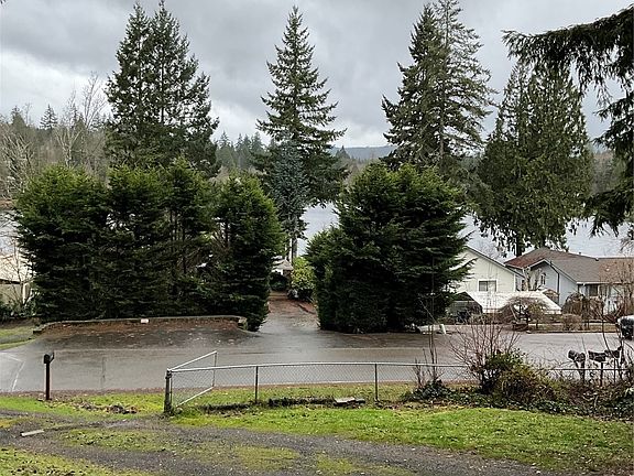 2nd image of 181 SE Cresent Drive