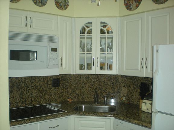 4th image of 4050 N Ocean Drive #803