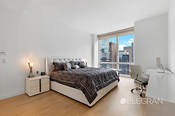 Sold by (Legacy) Elegran | media 4