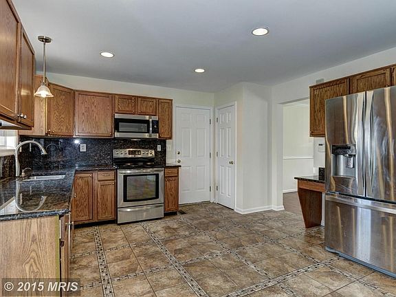 Gourmet Eat-In Kitchen