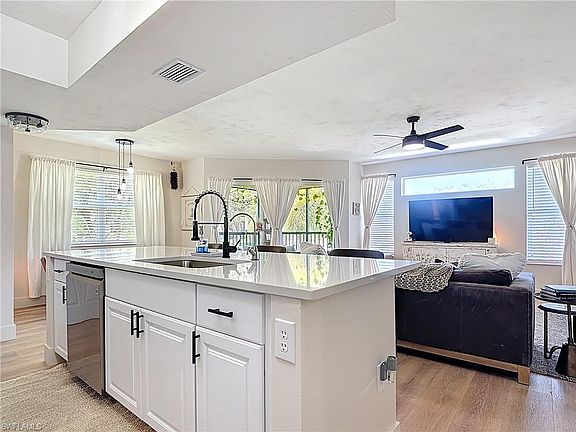 4th image of 8960 Colonnades CT E #928