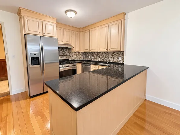 133-38 Sanford Avenue image 1 of 4