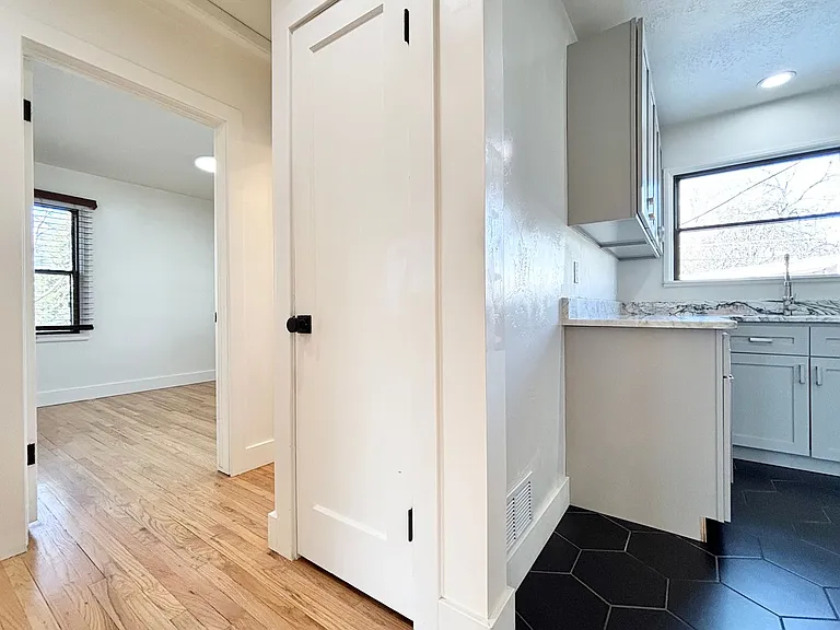 2179 E 2700 S — Photo 11